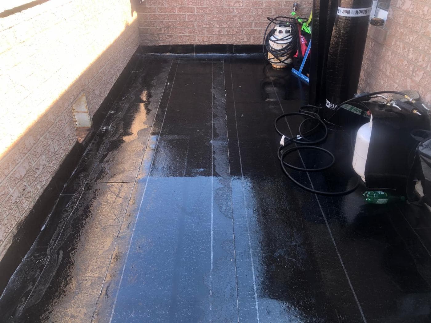 Torch-applied flat roof membrane going down